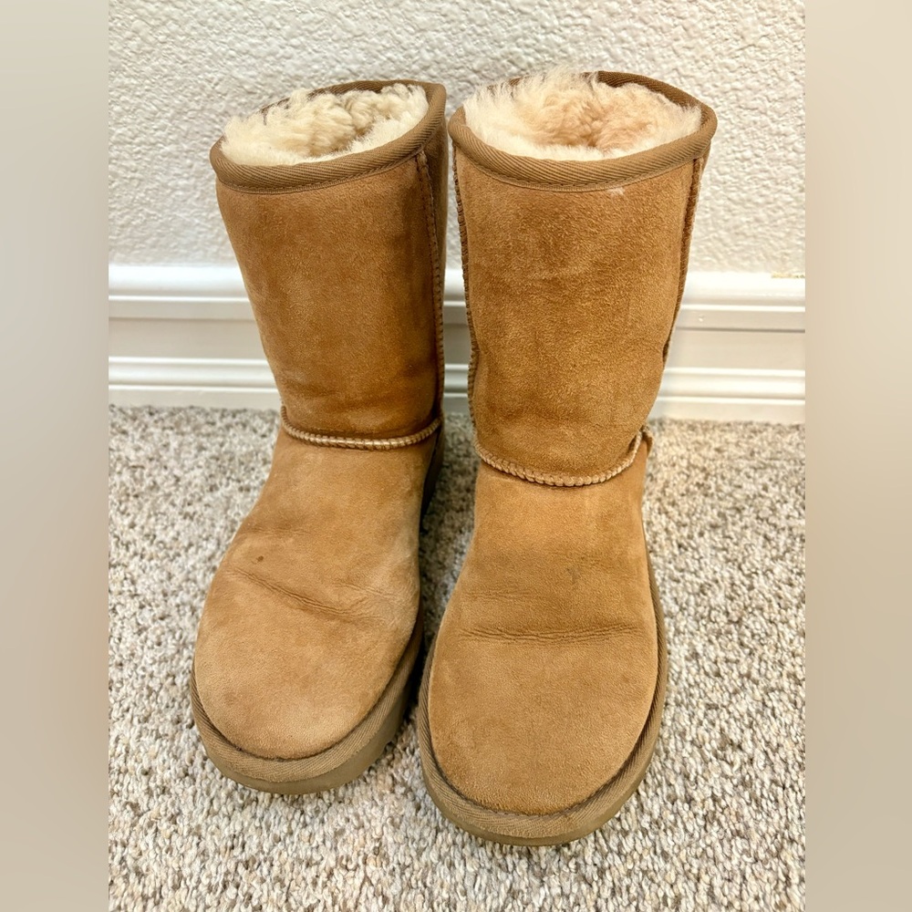 UGG